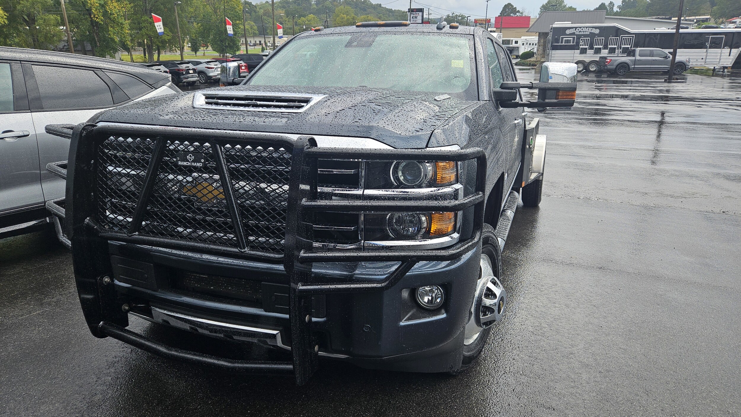 2019 Chevrolet Silverado 3500HD High Country photo 2