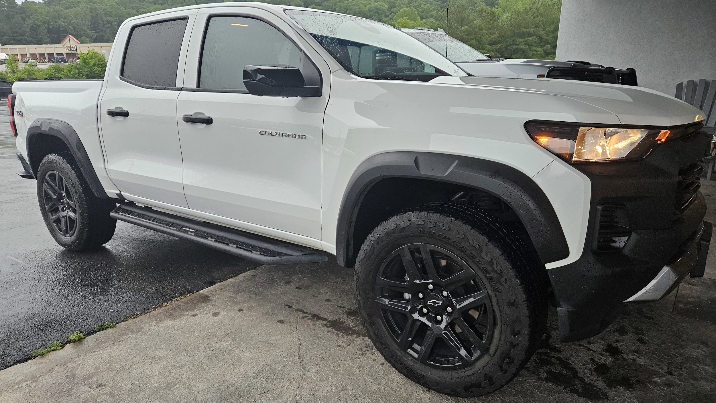 2024 Chevrolet Colorado 4WD Trail Boss Crew Cab Short Box's photo