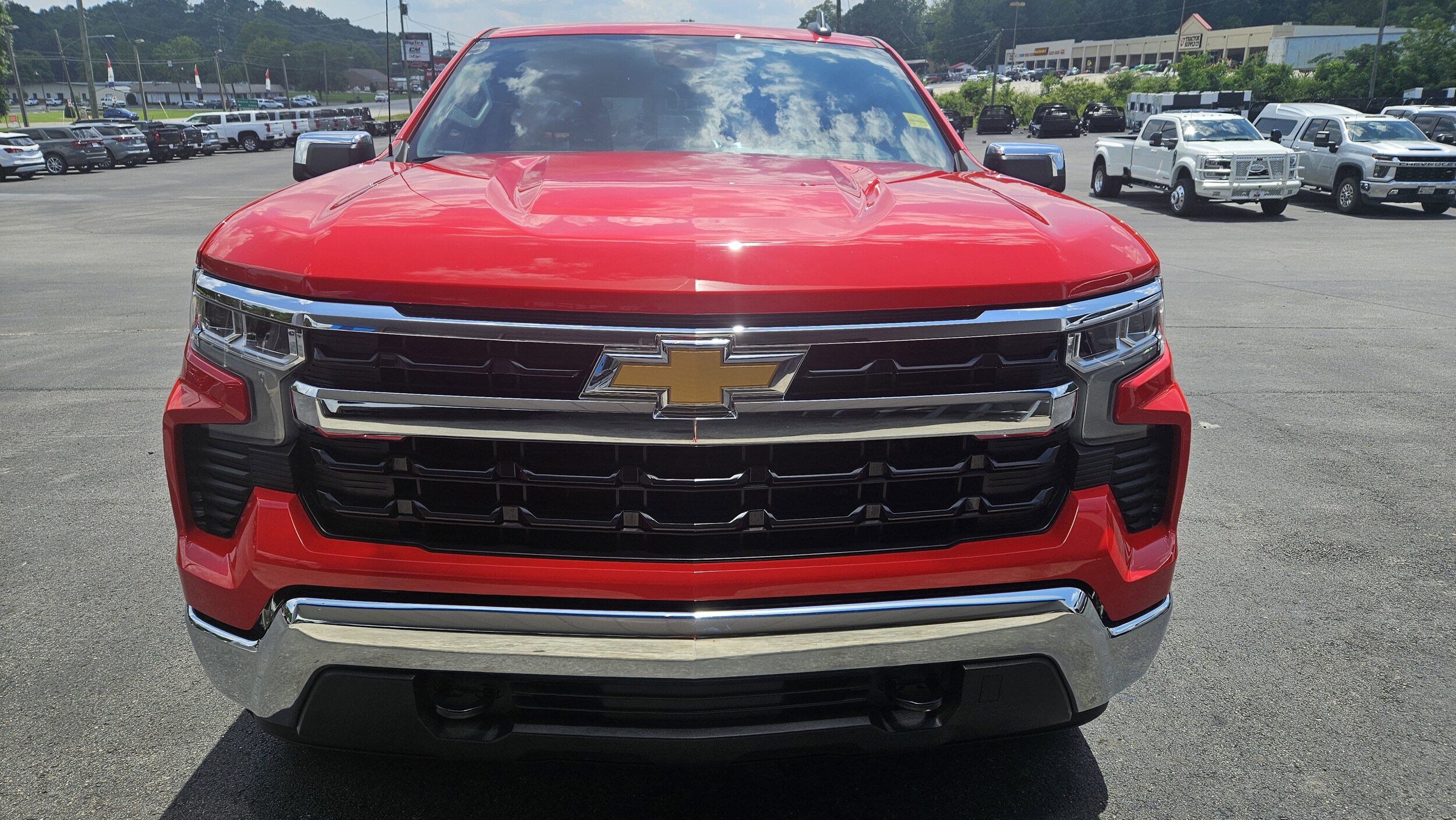 2023 Chevrolet Silverado 1500 LT photo 2