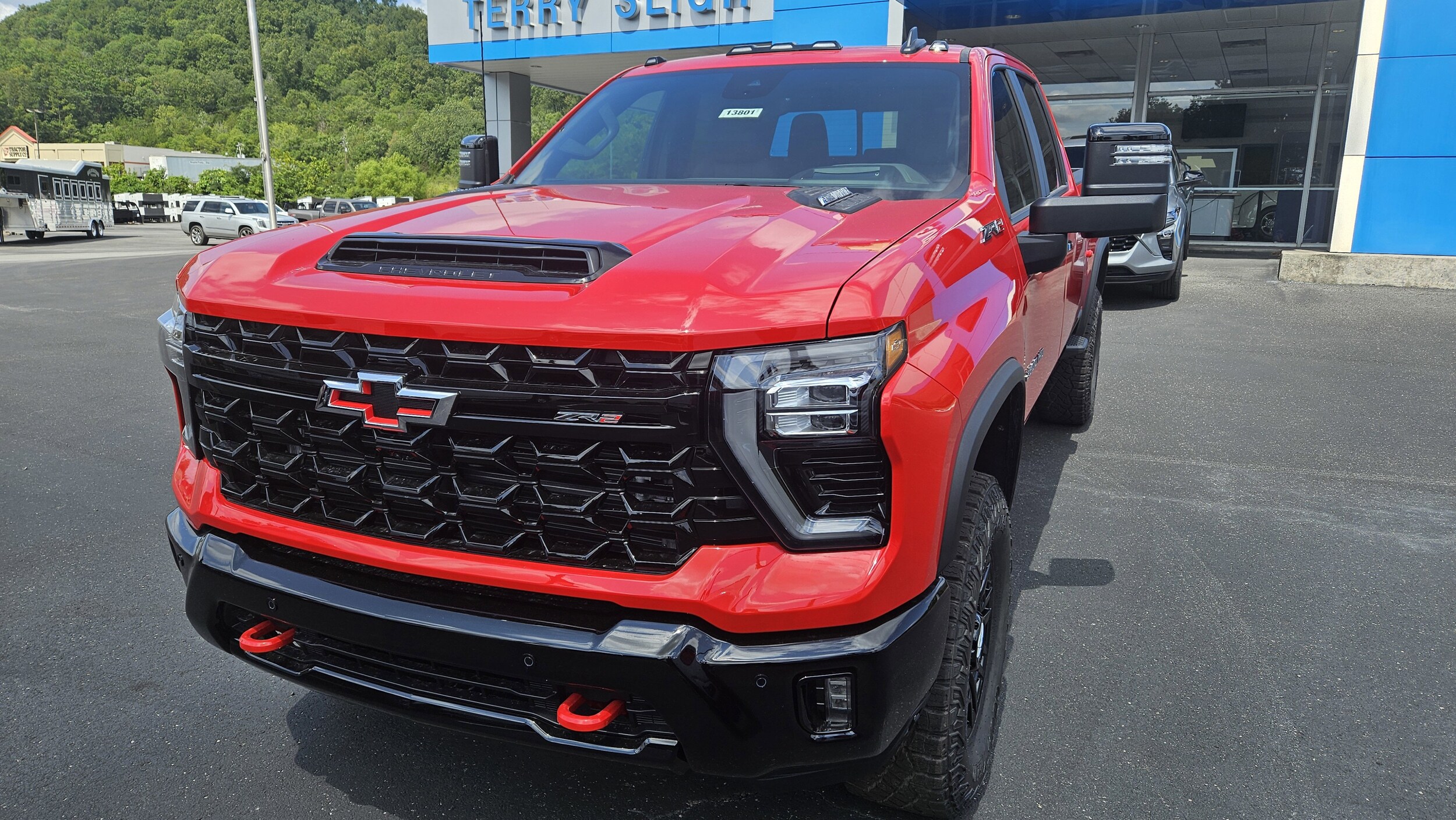 2025 Chevrolet Silverado 2500HD ZR2 photo 4