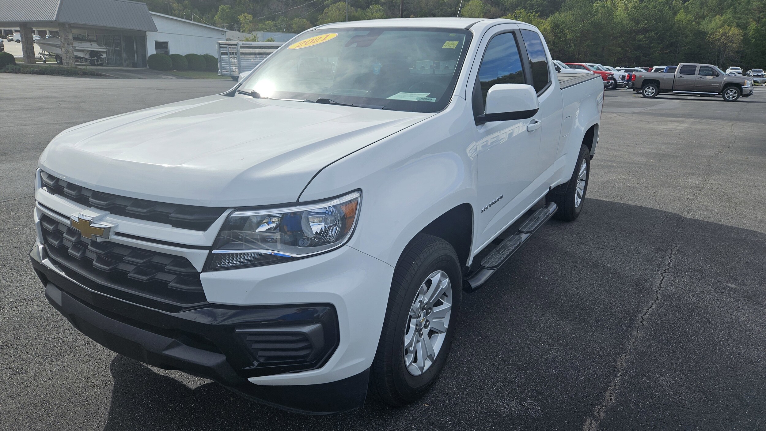 2021 Chevrolet Colorado LT photo 3