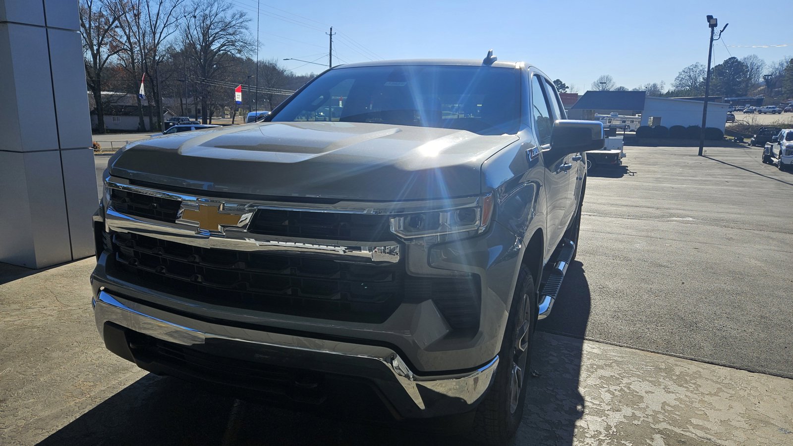 2025 Chevrolet Silverado 1500 LT photo 2