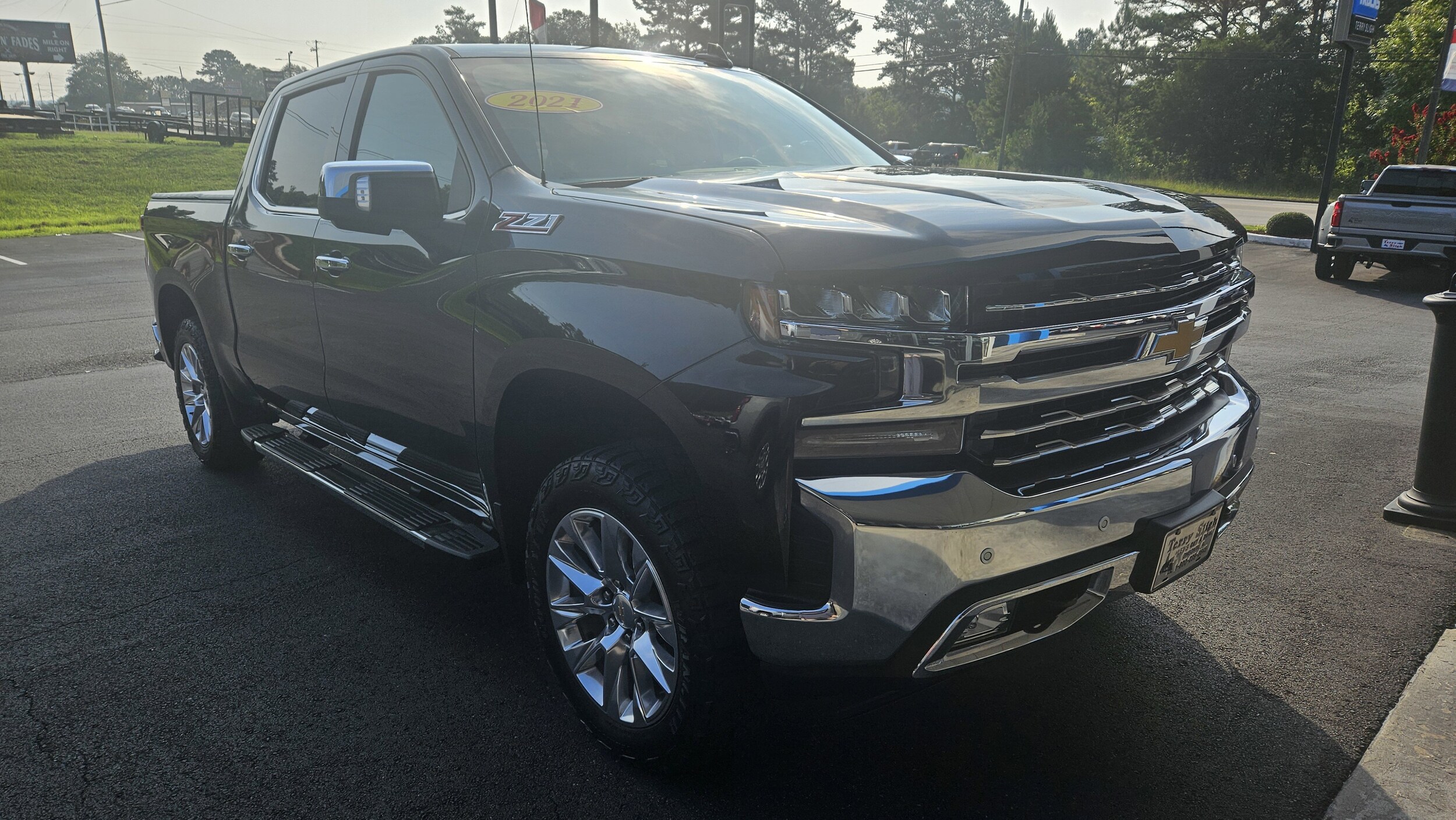 2021 Chevrolet Silverado 1500 LTZ photo 2
