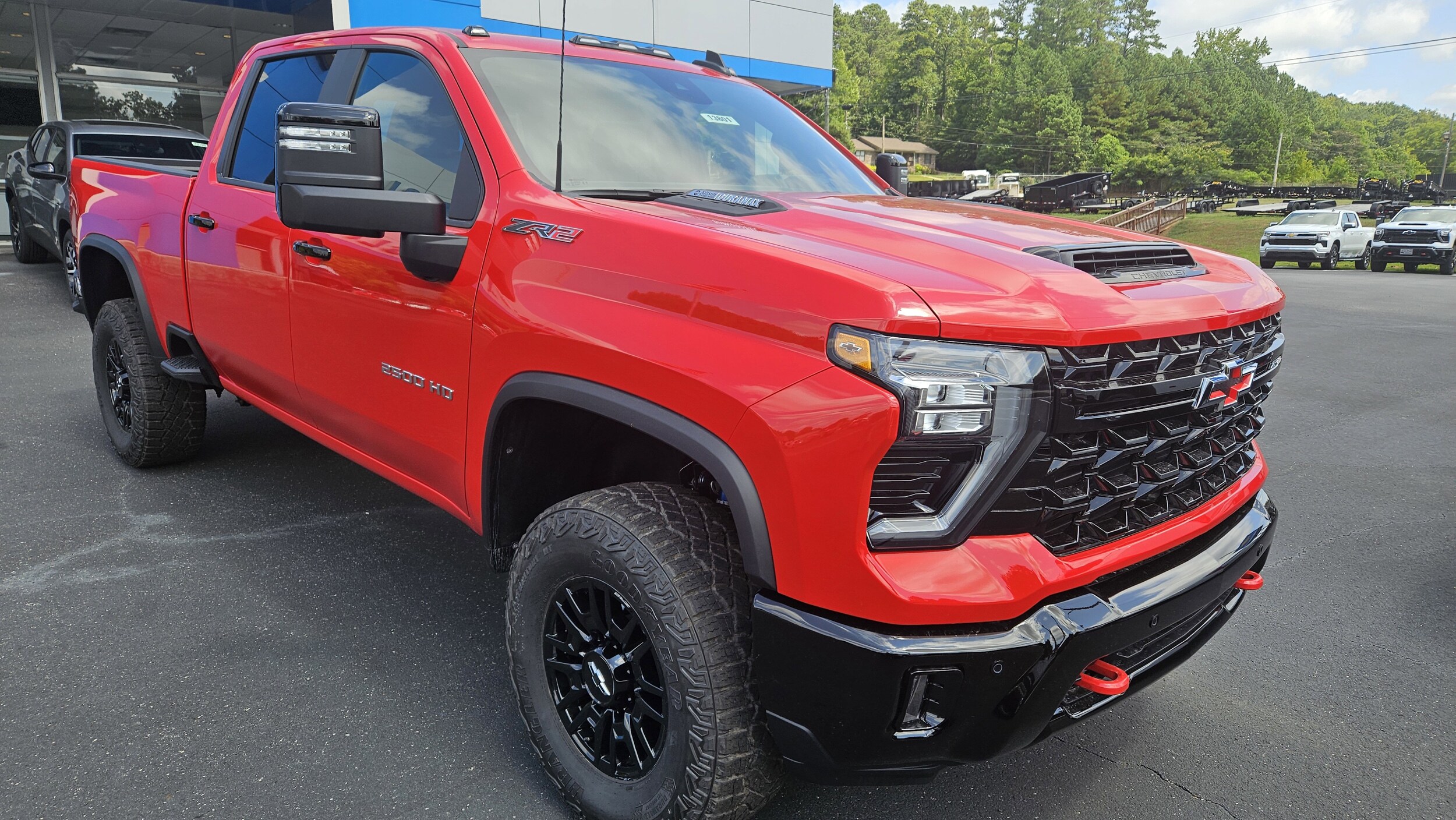 2025 Chevrolet Silverado 2500HD ZR2 photo 2