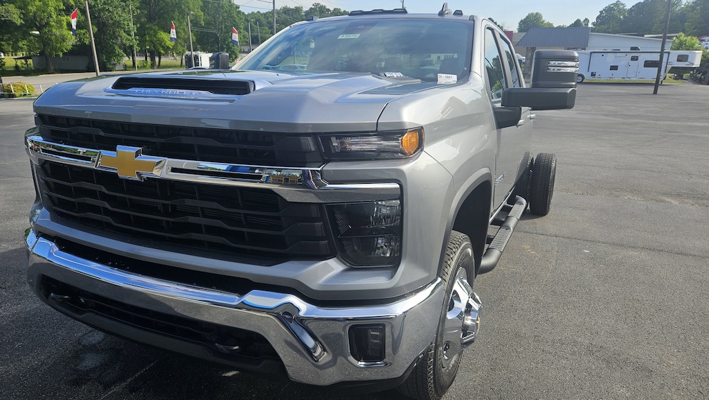 New 2026 Chevrolet Silverado 3500 HD Chassis Cab LT Truck