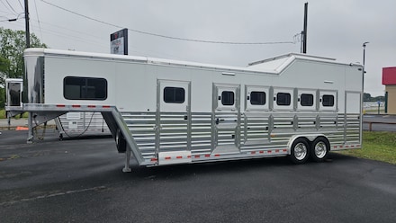 2025 Cimarron 5 Horse Horse Trailer