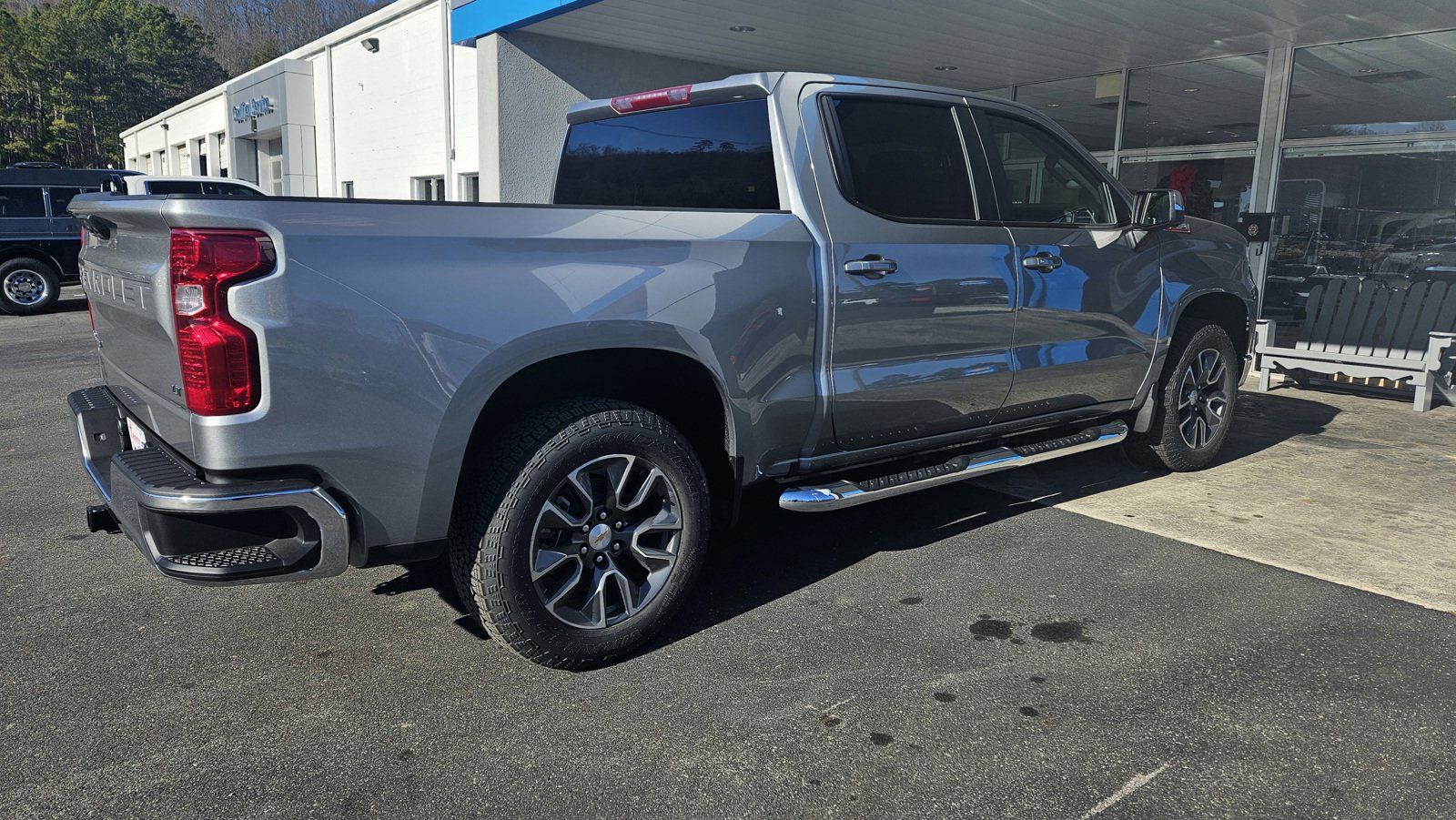 2025 Chevrolet Silverado 1500 LT photo 4