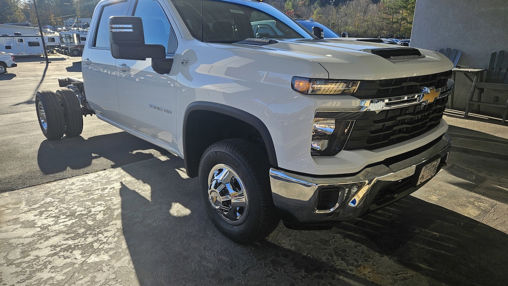 New 2026 Chevrolet Silverado 3500 HD Chassis Cab LT Truck