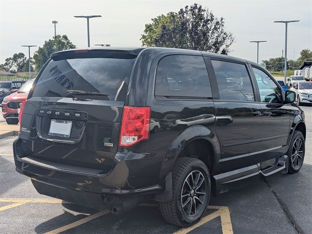 2016 Dodge Grand Caravan SXT photo 3