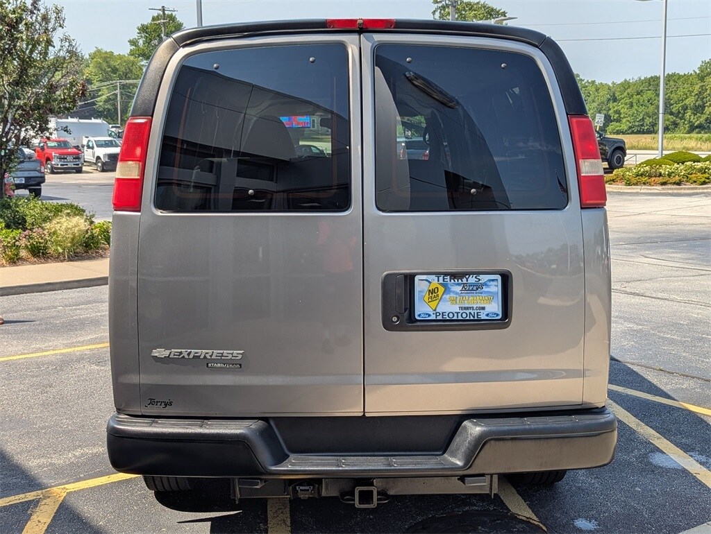2013 Chevrolet Express 3500 LS Van photo 4