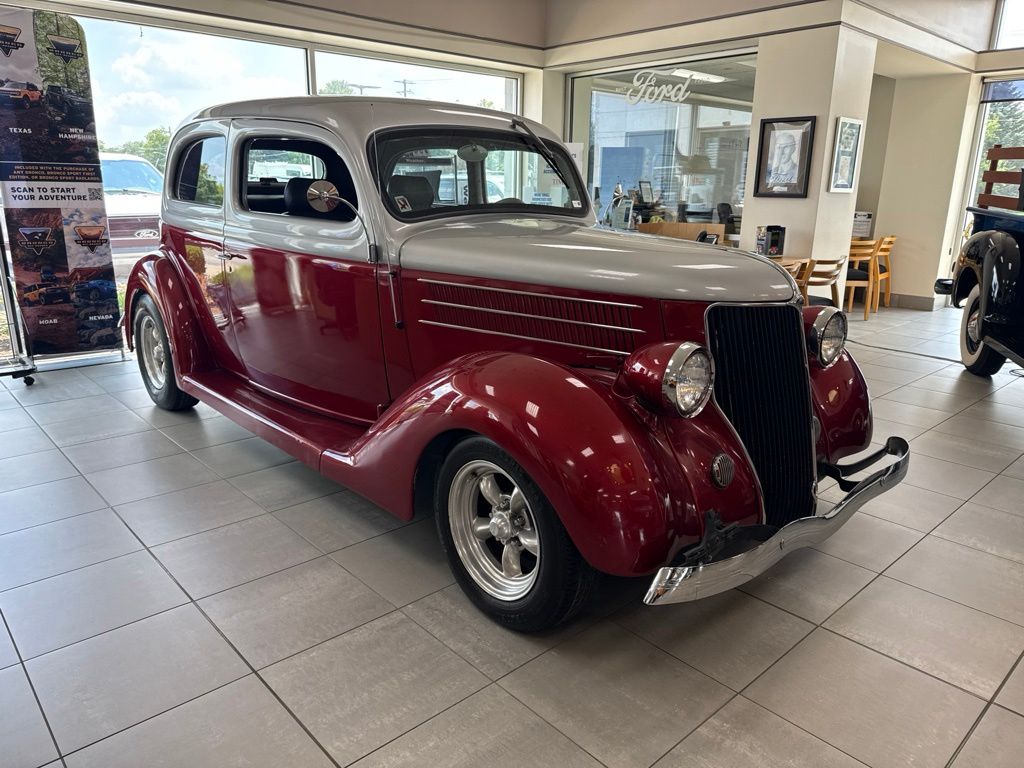  Ford Deluxe