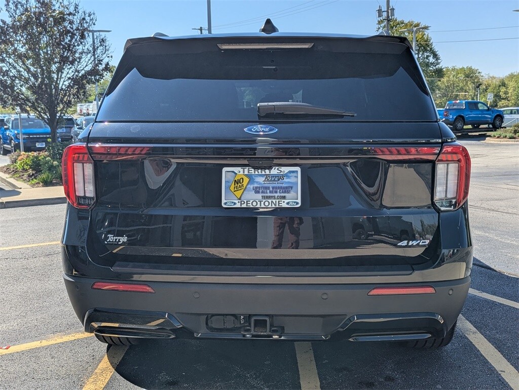 2025 Ford Explorer ST-Line photo 4