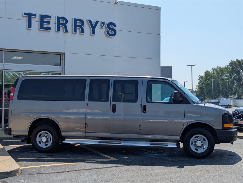 2013 Chevrolet Express 3500 LS Van photo 2