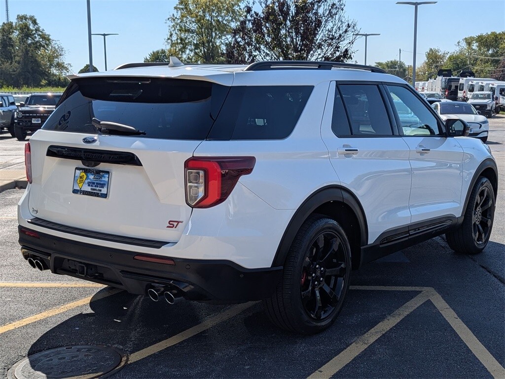 2022 Ford Explorer ST photo 3