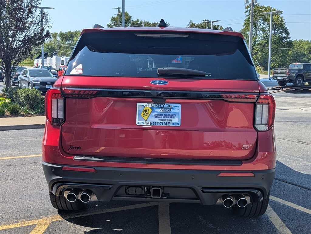 2025 Ford Explorer ST photo 4
