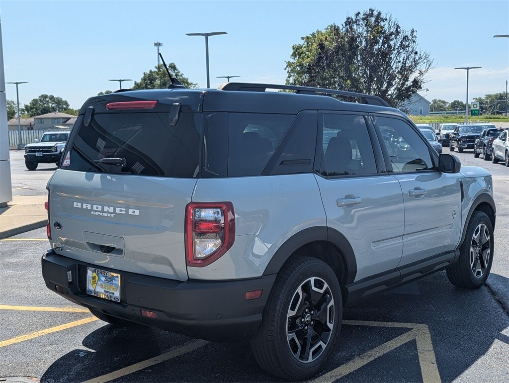 2021 Ford Bronco Sport Outer Banks photo 3