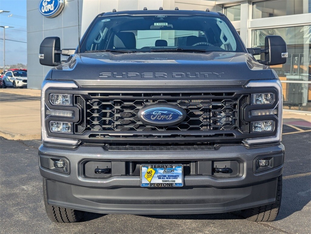 2026 Ford F-250 photo 2