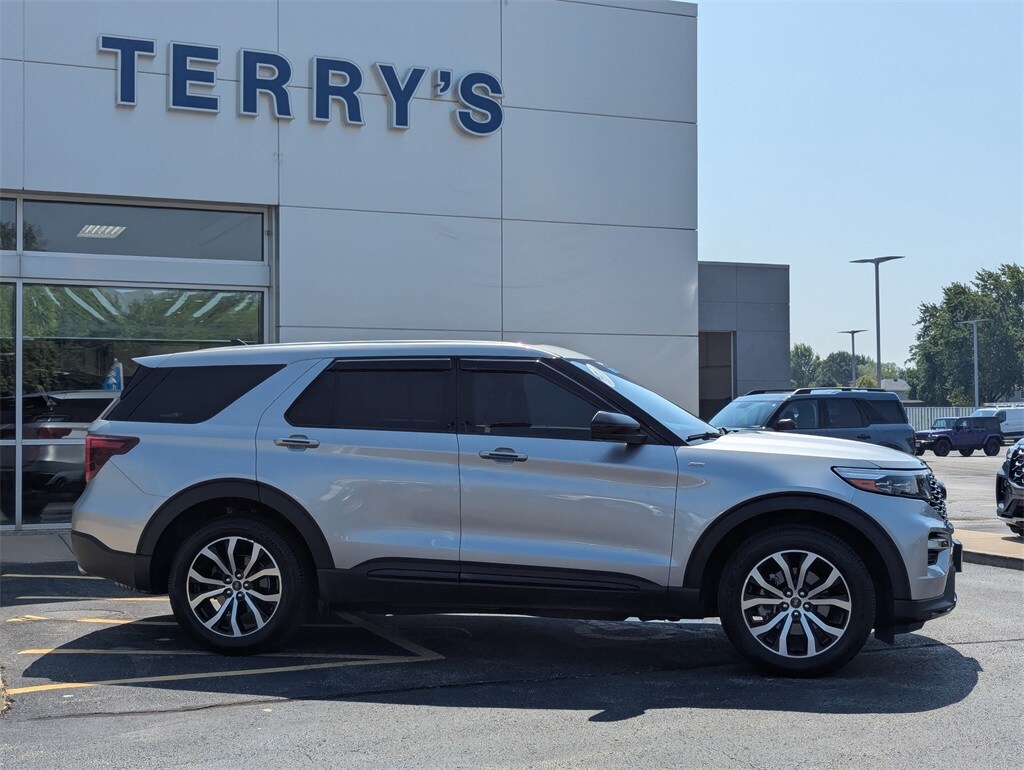2022 Ford Explorer ST-Line photo 2