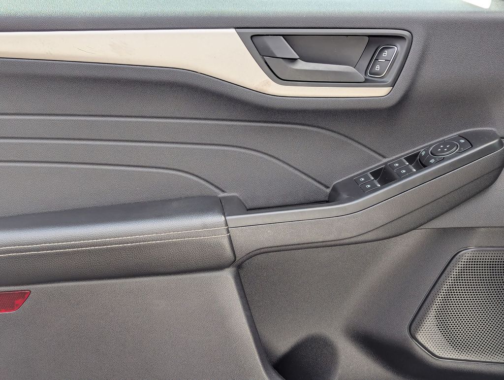 2022 Ford Escape SE - Photo 12
