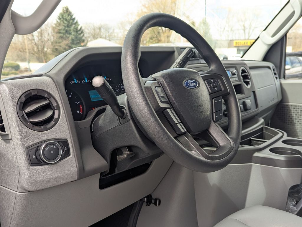 2025 Ford E-Series Cutaway Base - Photo 6