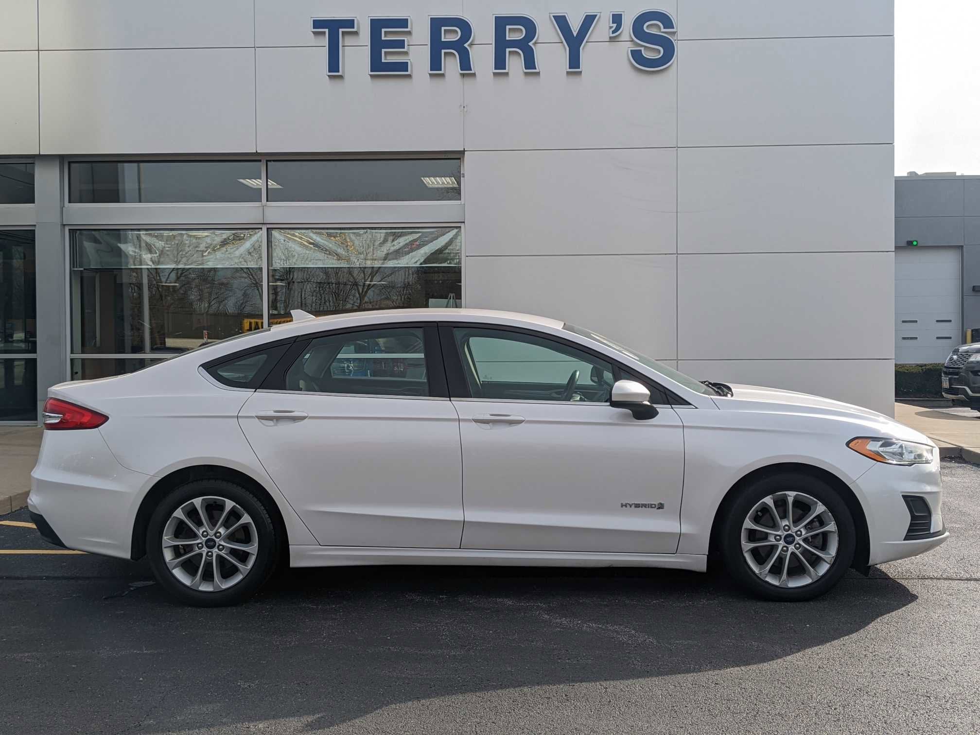 Used 2019 Ford Fusion Hybrid SE with VIN 3FA6P0LU4KR158290 for sale in Peotone, IL