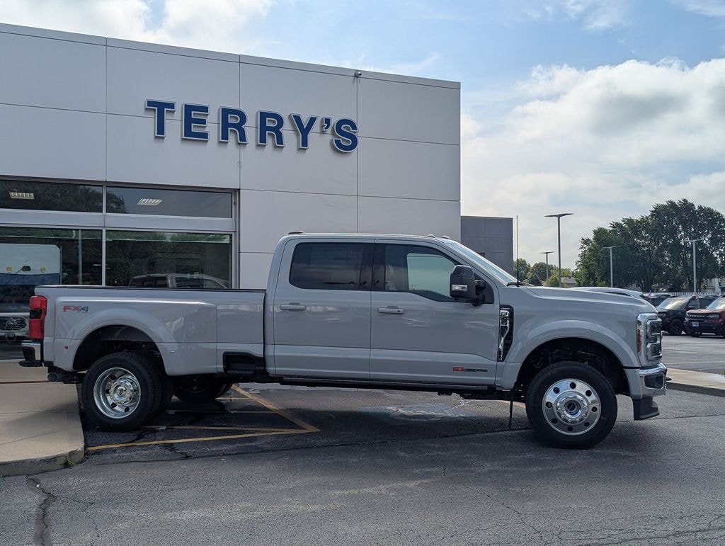 New 2026 Ford F-450 Lariat Truck