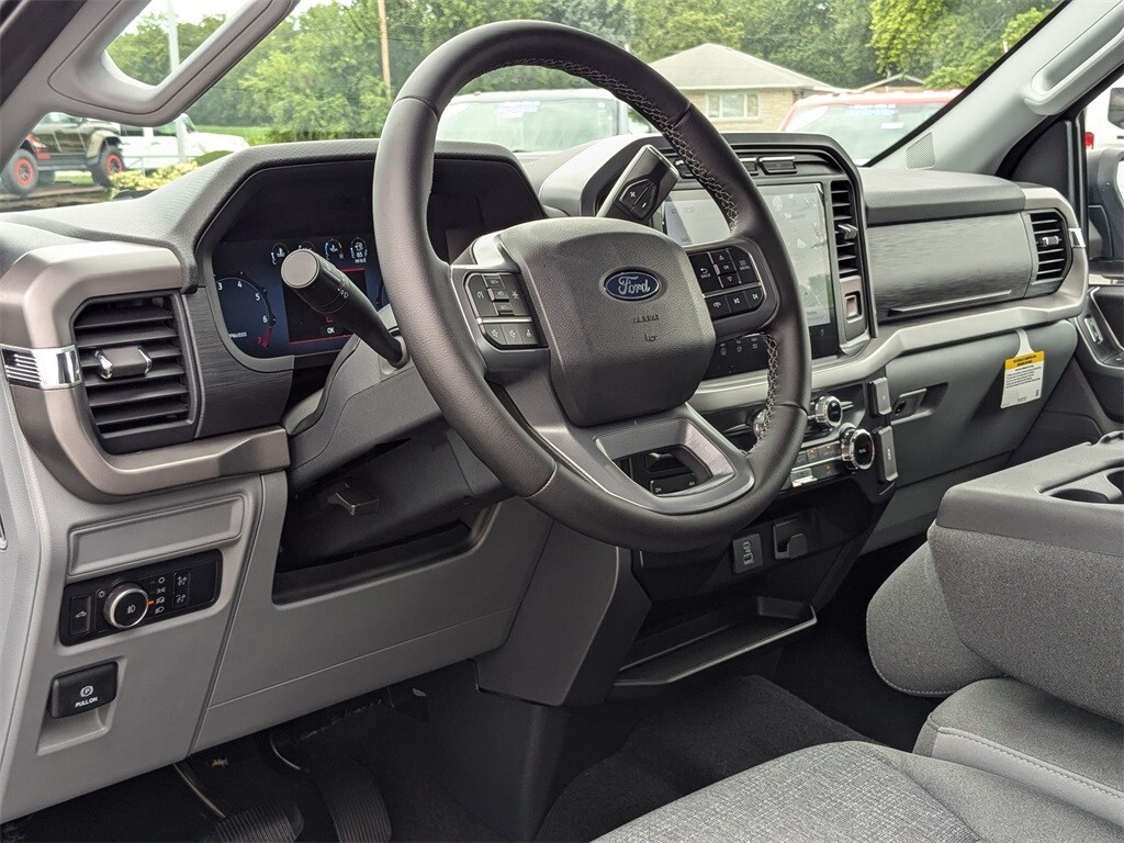 2024 Ford F-150 XLT photo 2