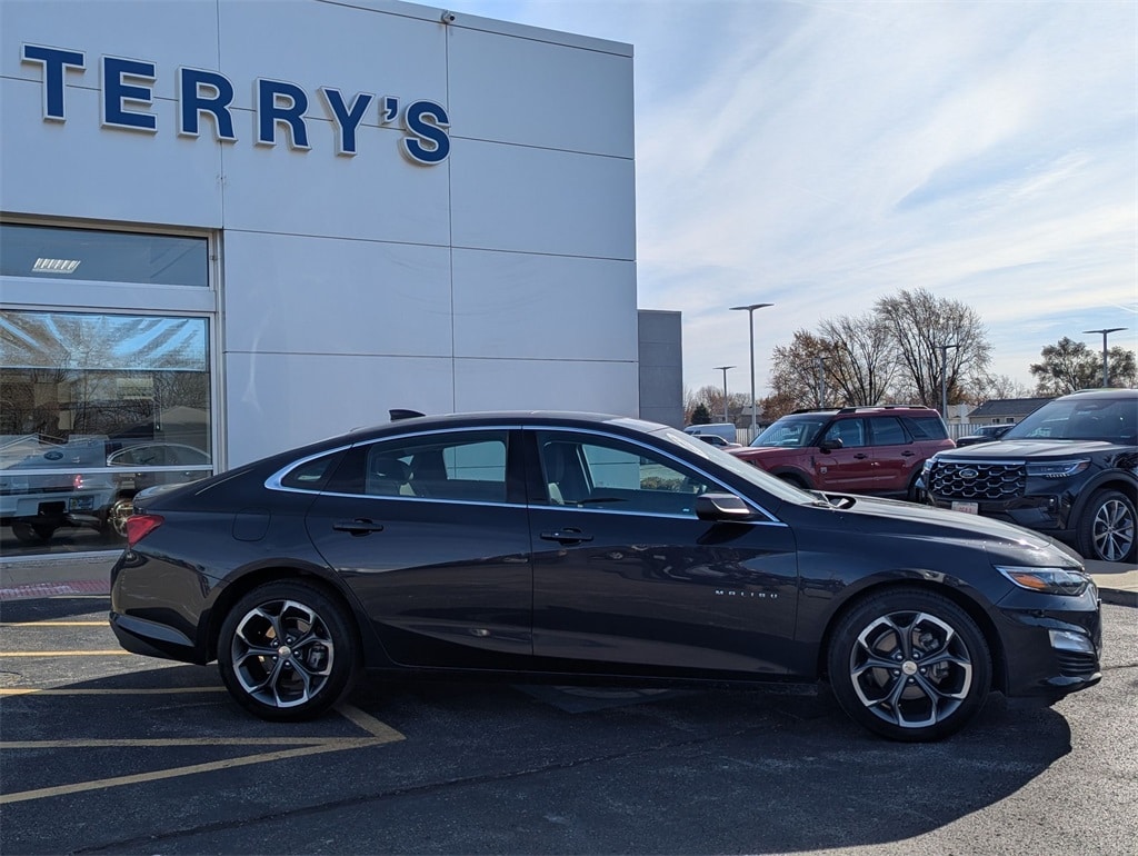 Used 2023 Chevrolet Malibu 1LT with VIN 1G1ZD5ST0PF216950 for sale in Peotone, IL