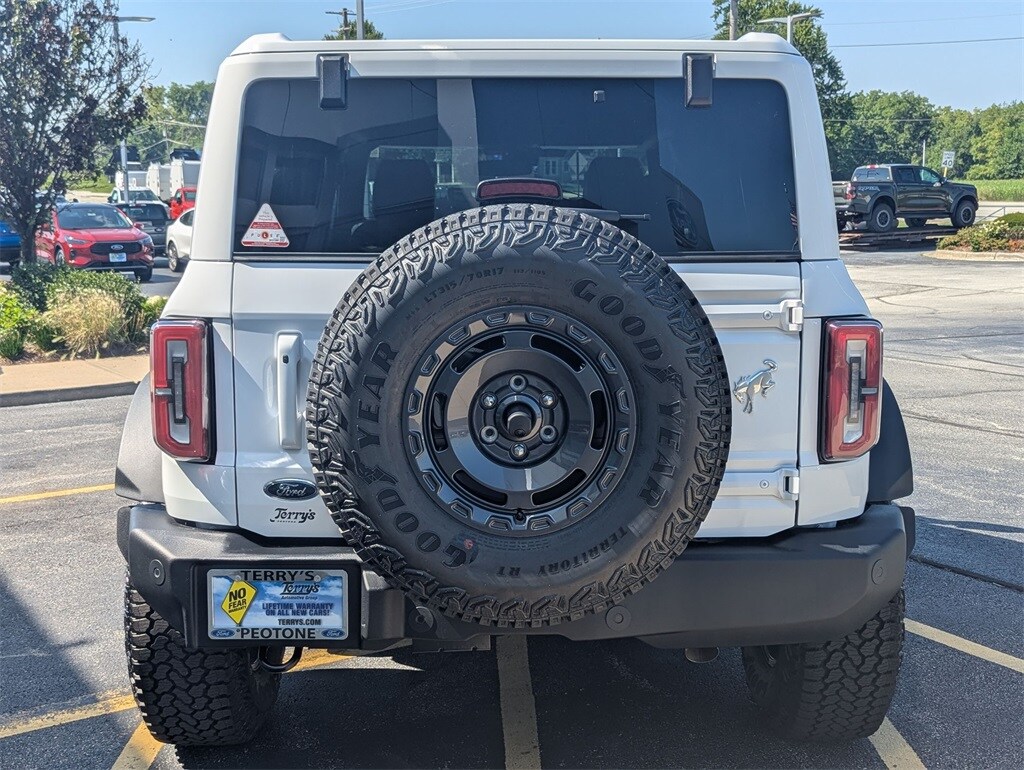 2025 Ford Bronco Outer Banks photo 4