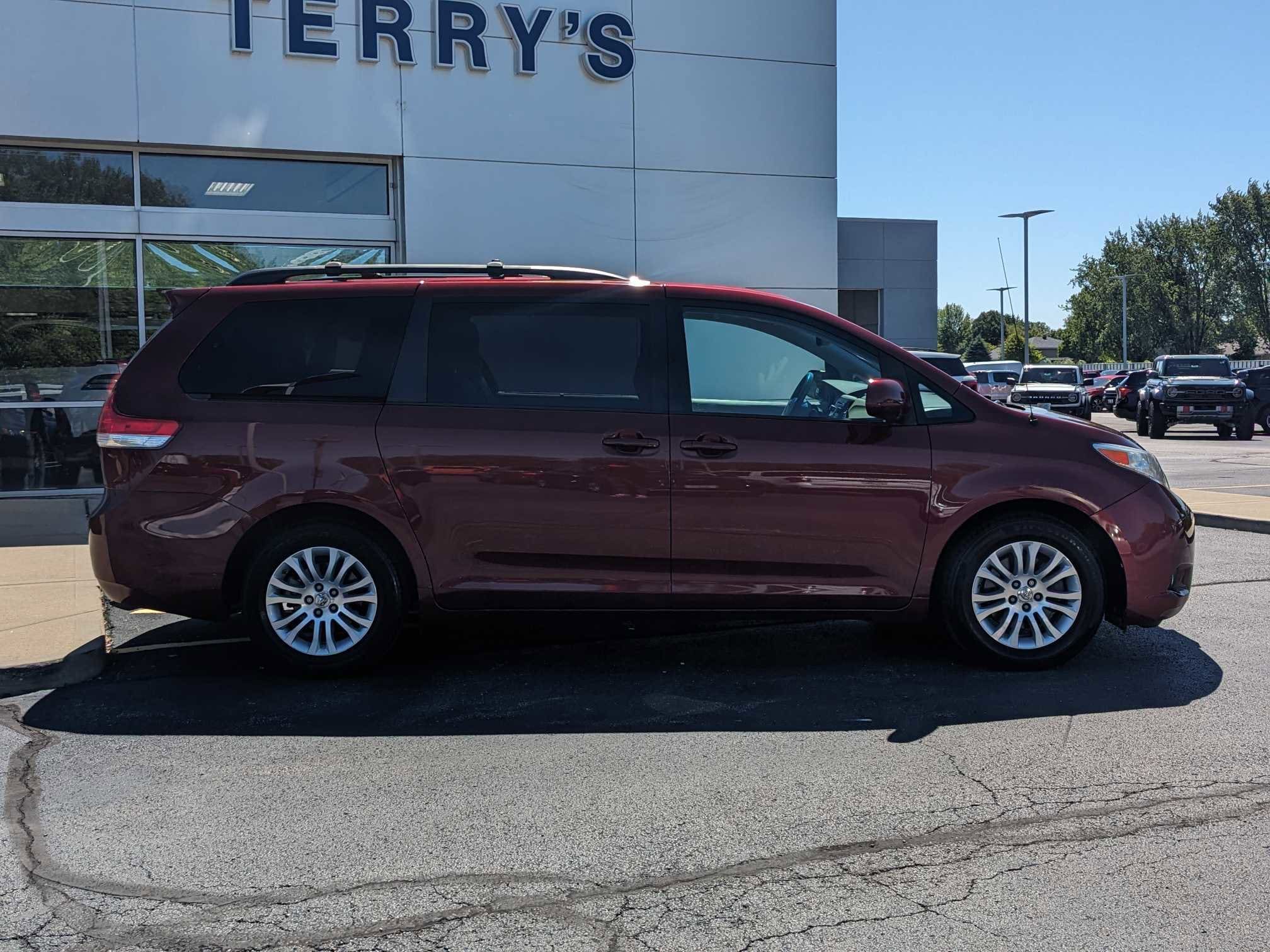 Used 2013 Toyota Sienna XLE with VIN 5TDYK3DC6DS358757 for sale in Peotone, IL