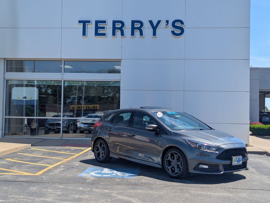 2016 Ford Focus 5 Door Hatch ST's photo