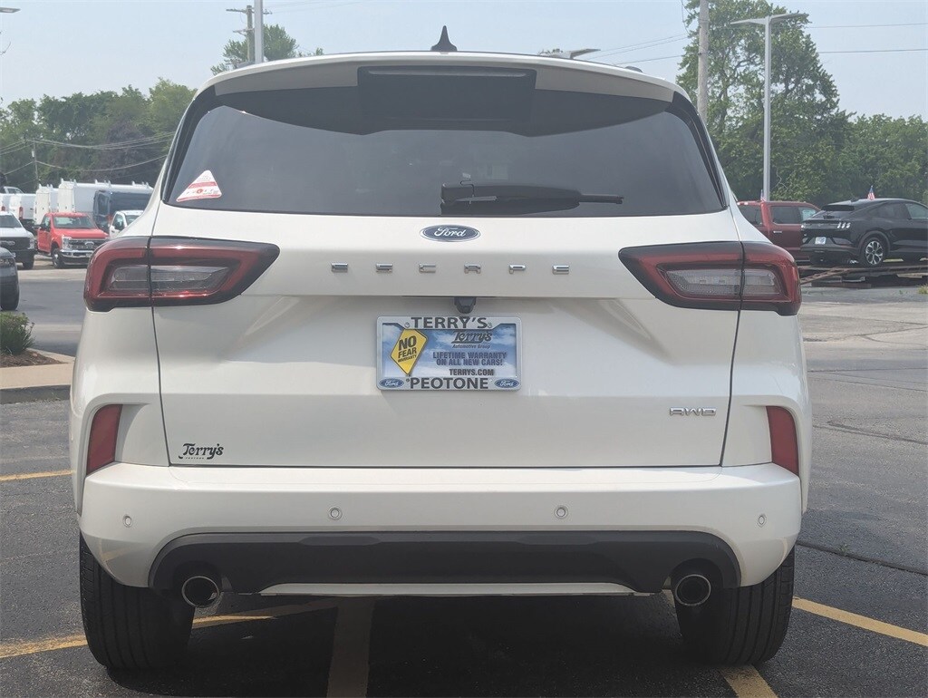 2023 Ford Escape ST-Line photo 4