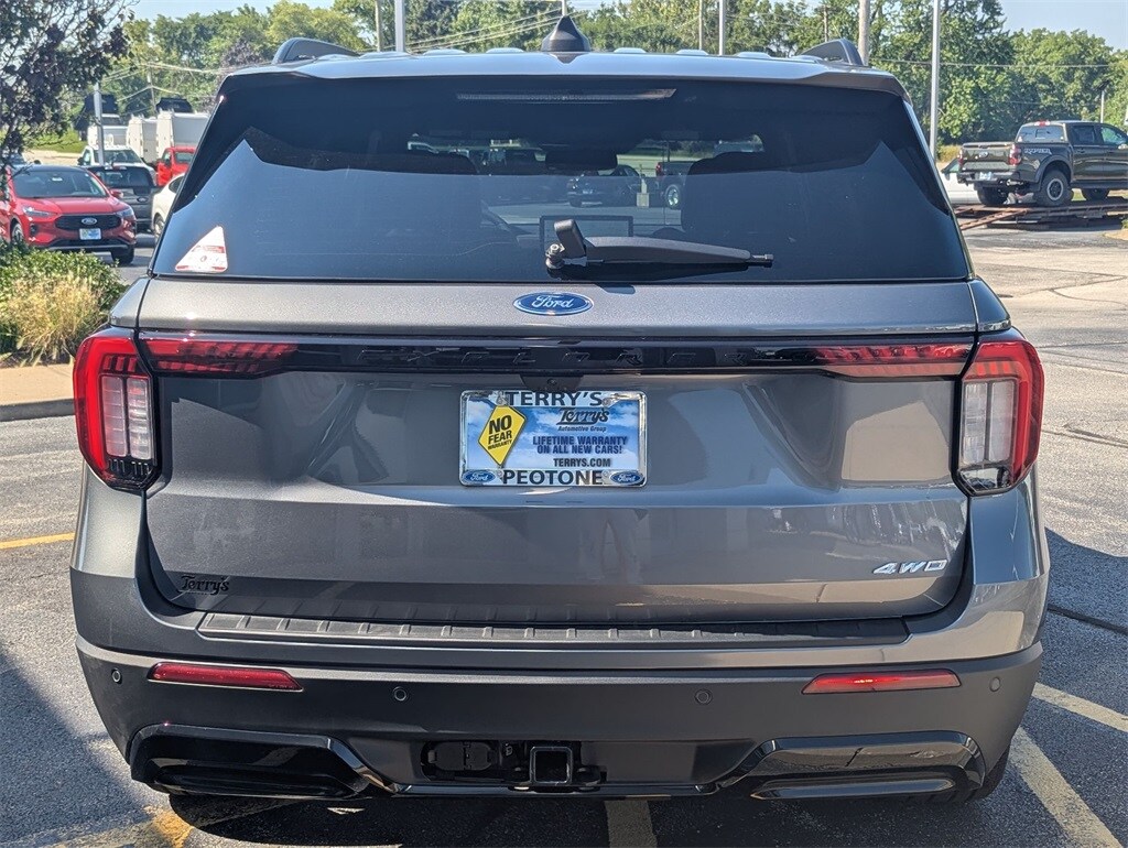 2025 Ford Explorer ST-Line photo 4
