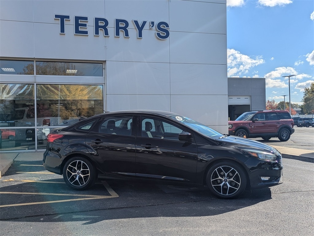 Used 2018 Ford Focus SE with VIN 1FADP3FE9JL306928 for sale in Peotone, IL