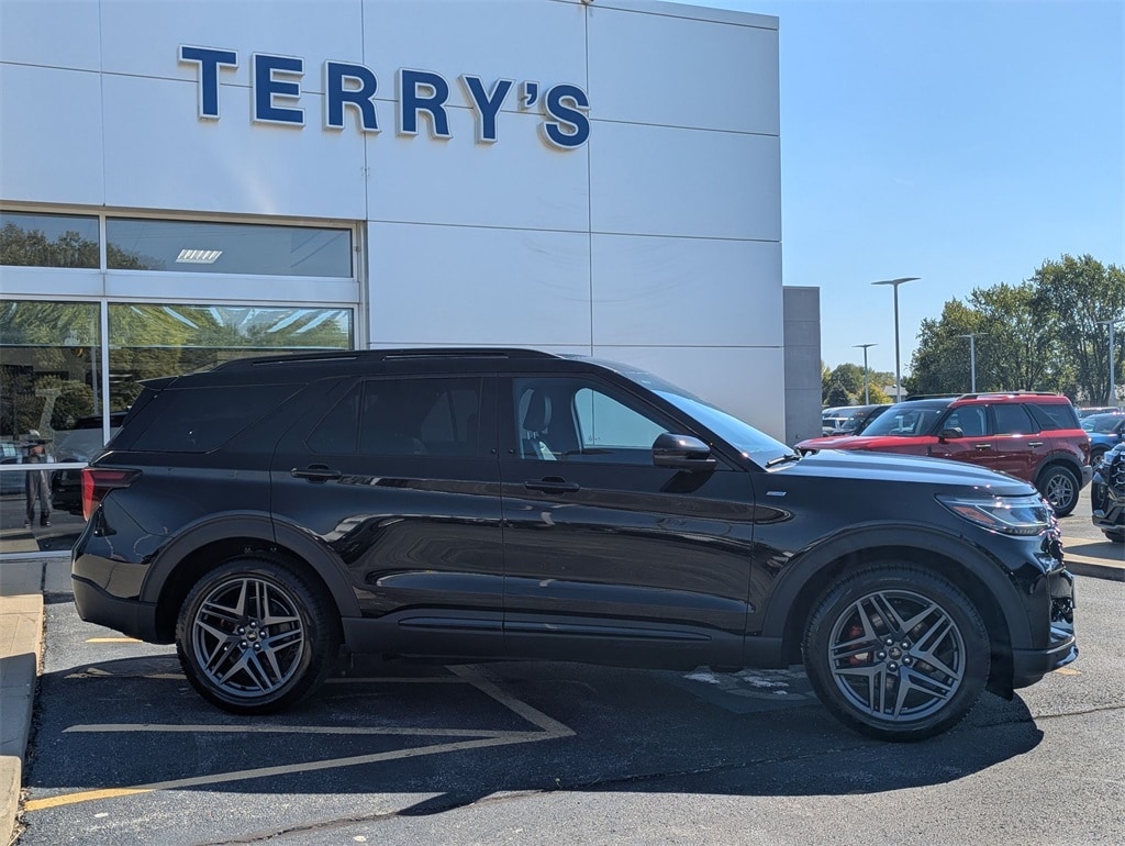 Used 2025 Ford Explorer ST-Line SUV