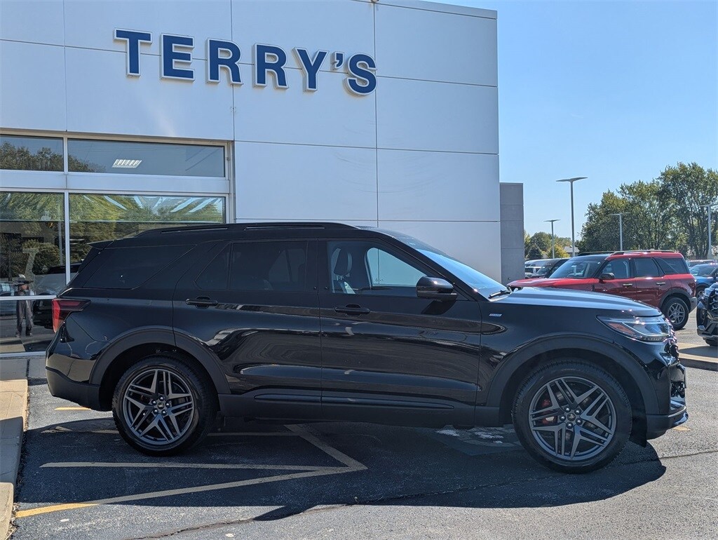 2025 Ford Explorer ST-Line photo 2