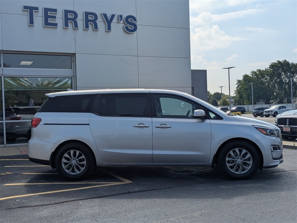 Used 2021 Kia Sedona LX with VIN KNDMB5C19M6670985 for sale in Peotone, IL