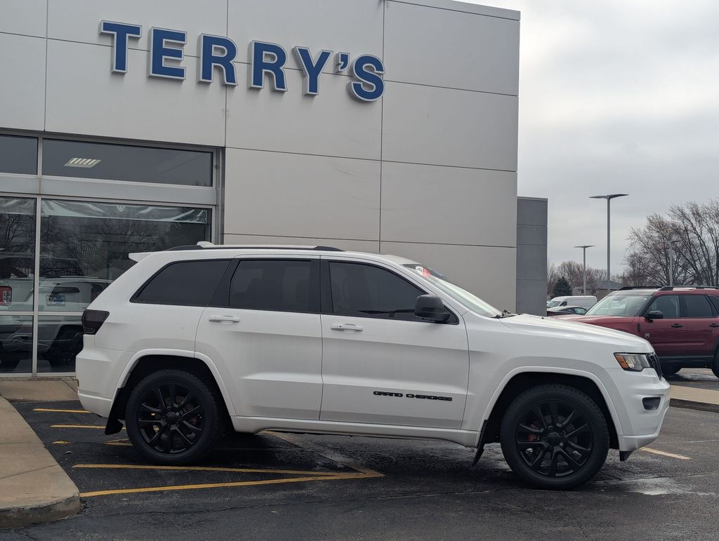 Used 2018 Jeep Grand Cherokee Laredo Altitude IV with VIN 1C4RJFAG3JC108230 for sale in Peotone, IL