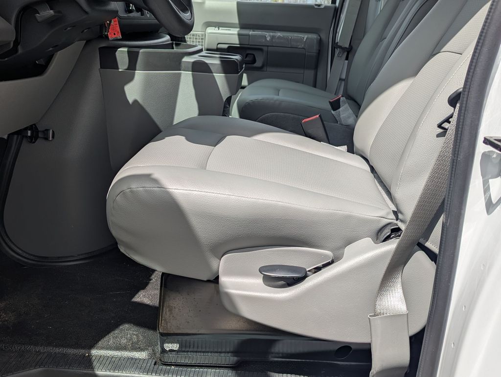 2025 Ford E-Series Cutaway Base - Photo 7