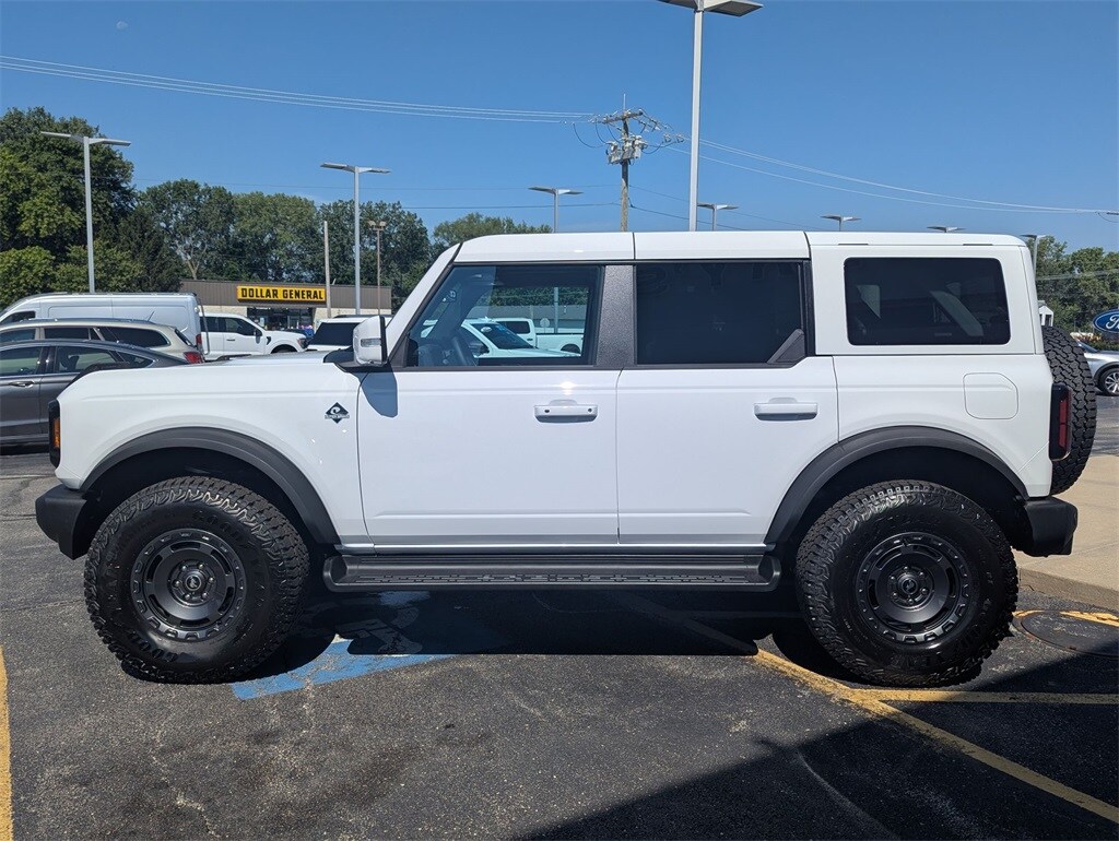 2025 Ford Bronco Outer Banks photo 3