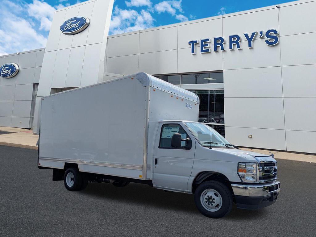 2027 Ford E-450 Cutaway Base Cab/Chassis