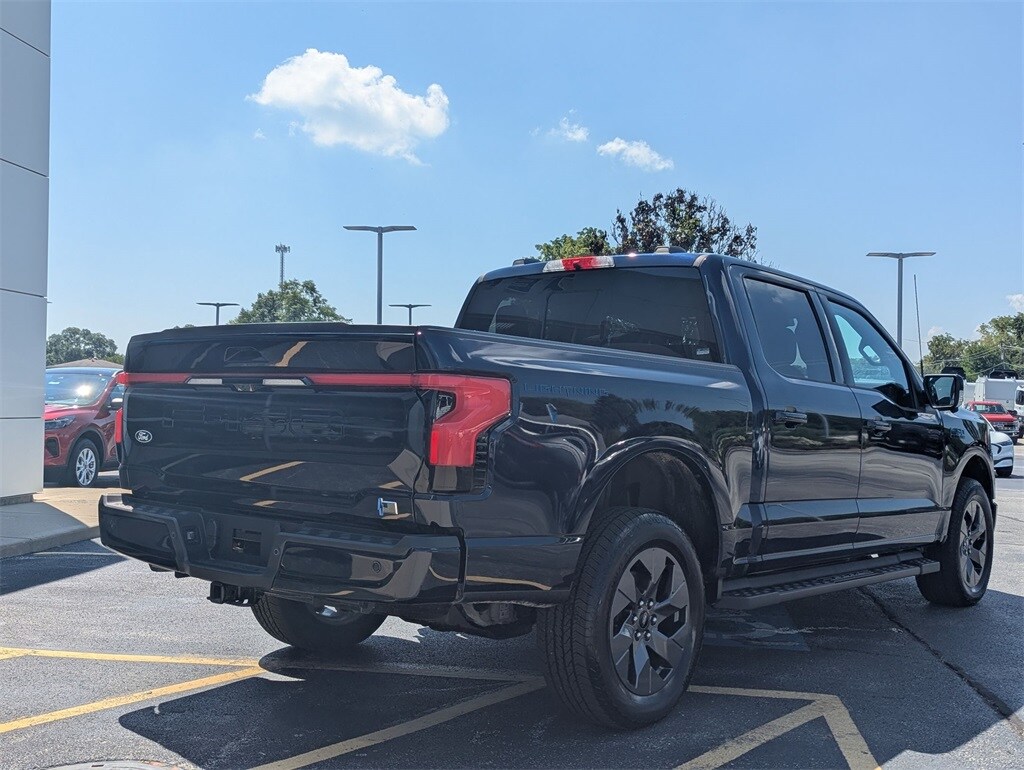 2024 Ford F-150 Lightning Lariat photo 3