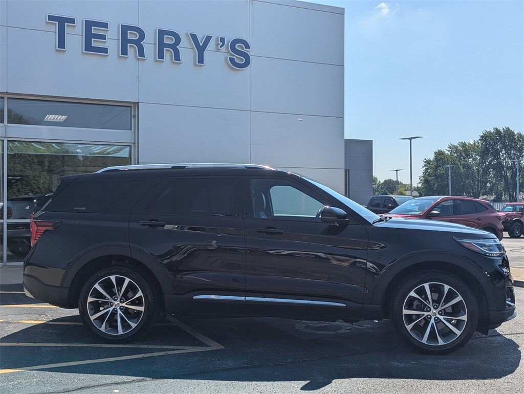 2025 Ford Explorer Platinum photo 2