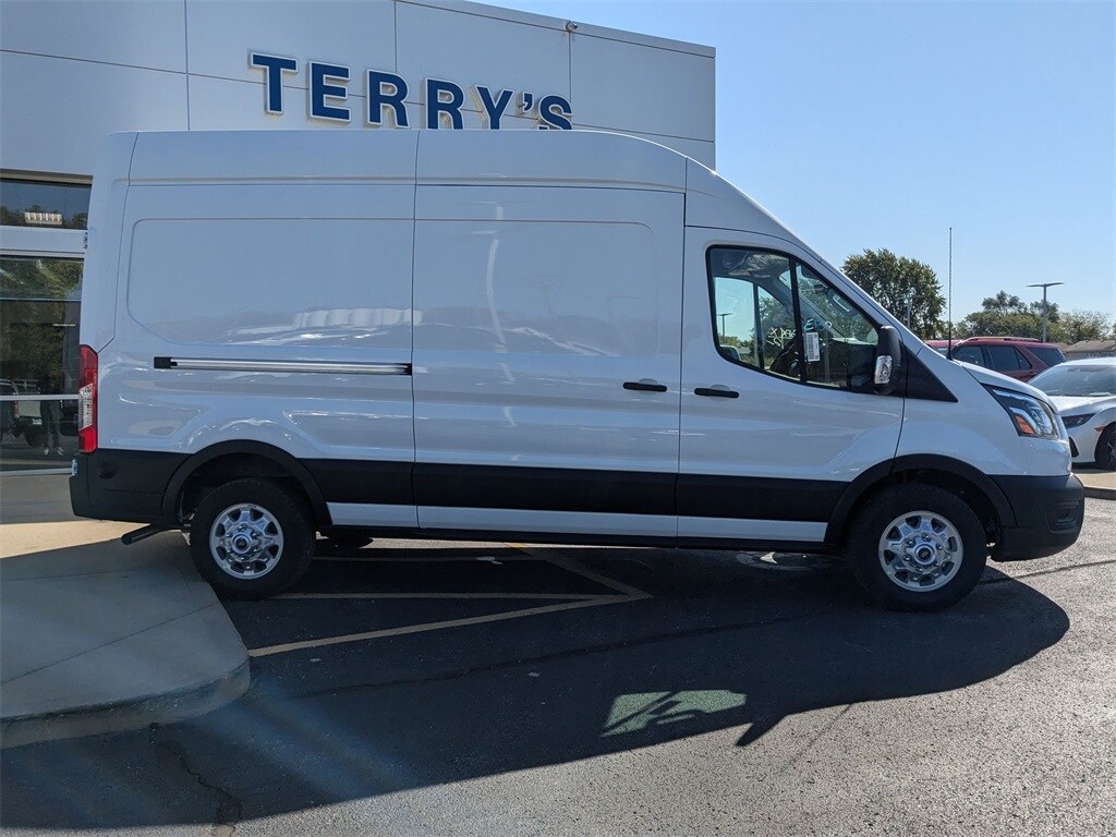 2024 Ford Transit photo 3