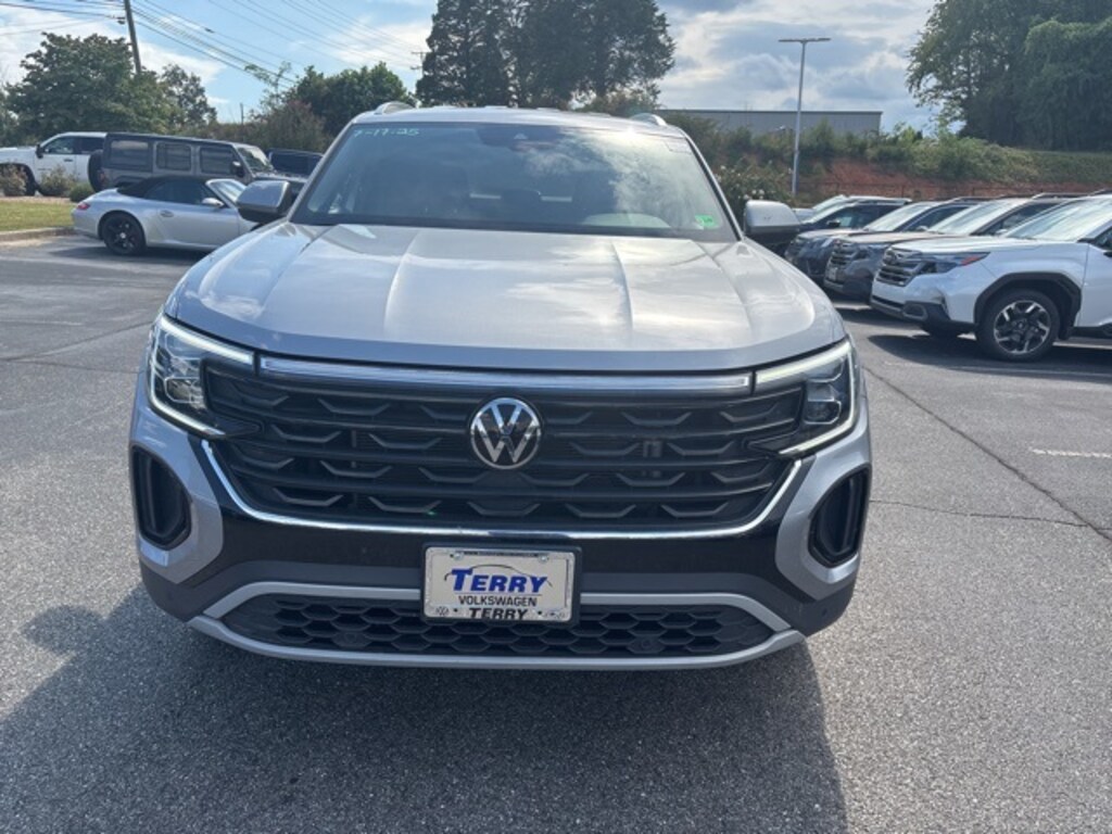 Used 2024 Volkswagen Atlas Cross Sport 2.0T SE w/Technology SUV