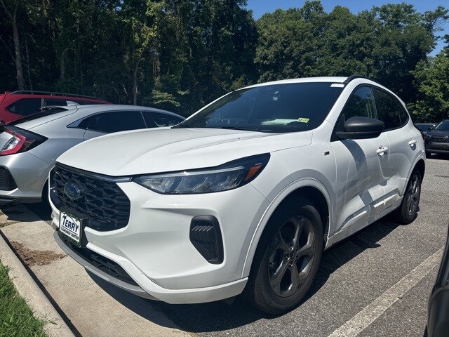 2023 Ford Escape ST-Line photo 2