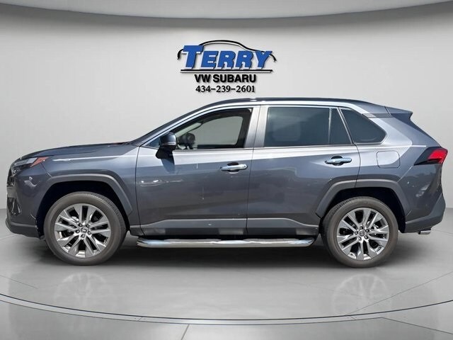 2022 Toyota RAV4 XLE Premium photo 3