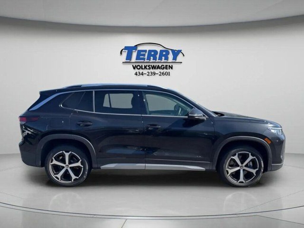 Used 2025 Volkswagen Tiguan 2.0T SE SUV