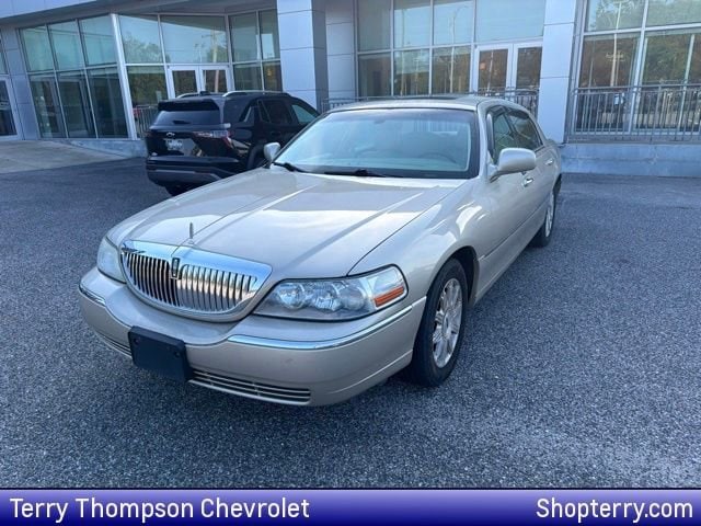 2007 Lincoln Town Car's photo