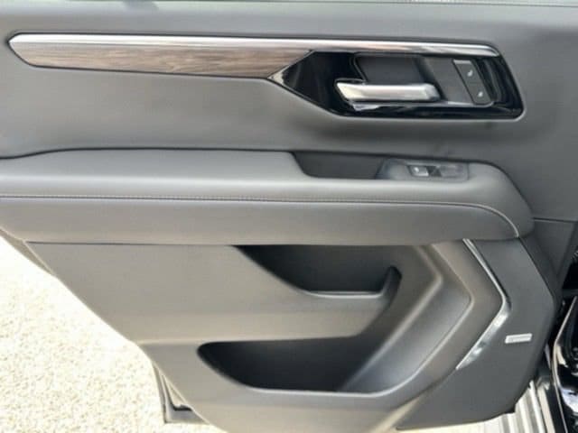2025 Chevrolet Suburban Premier - Photo 16